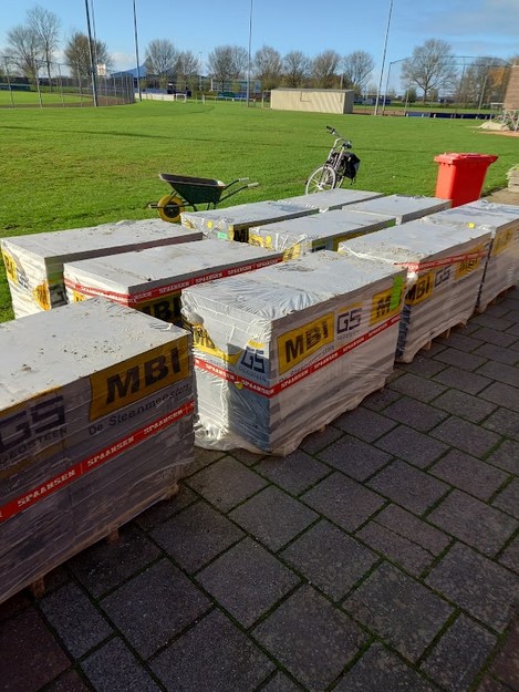 Het zand en de tegels zijn er al