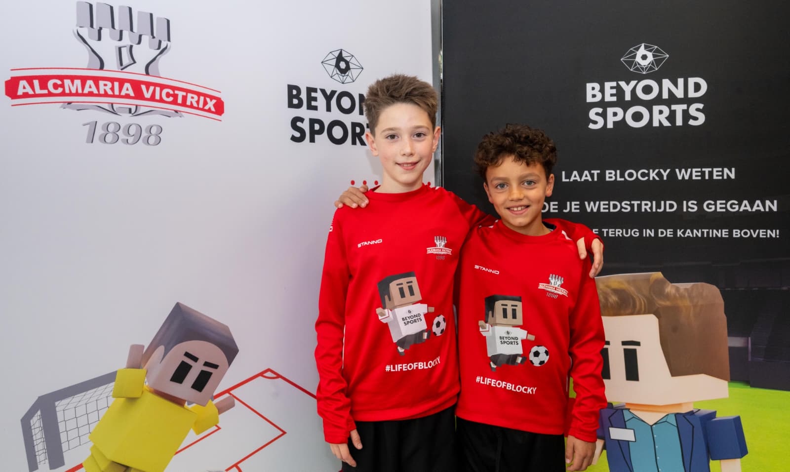 Siem Besters en Elias Darweesh (O10-1) uitgenodigd voor de AZ Voetbalschool!